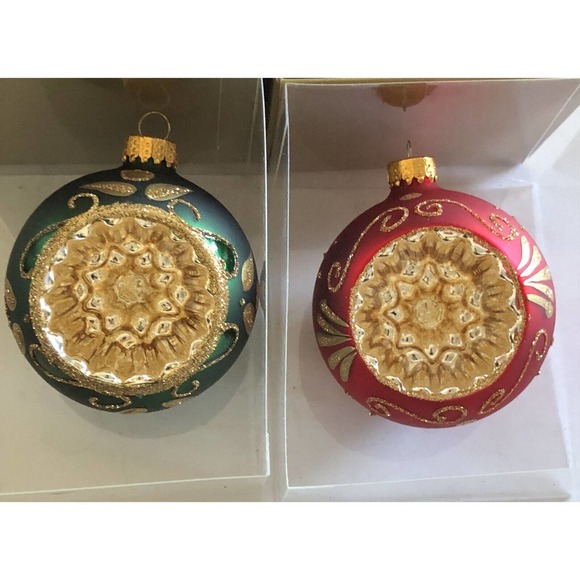 2 Unique Treasures Collection Limited Series Red Green Glass Indent Ornament - Picture 12 of 12